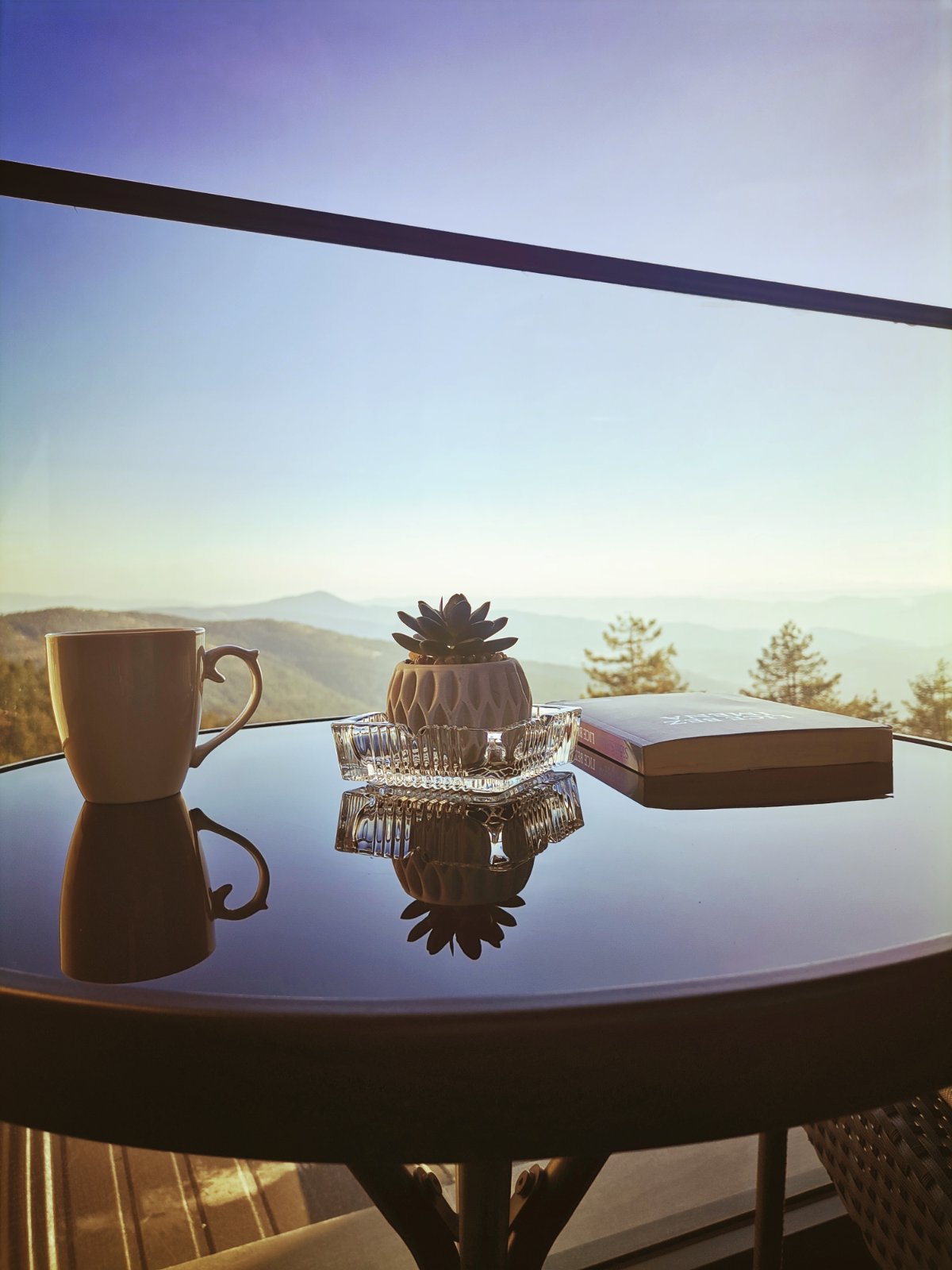 Jutarnja kafa na terasi sa panoramom